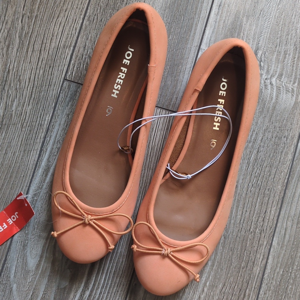 Joe Fresh NWT Apricot Black Heel Shoes 6